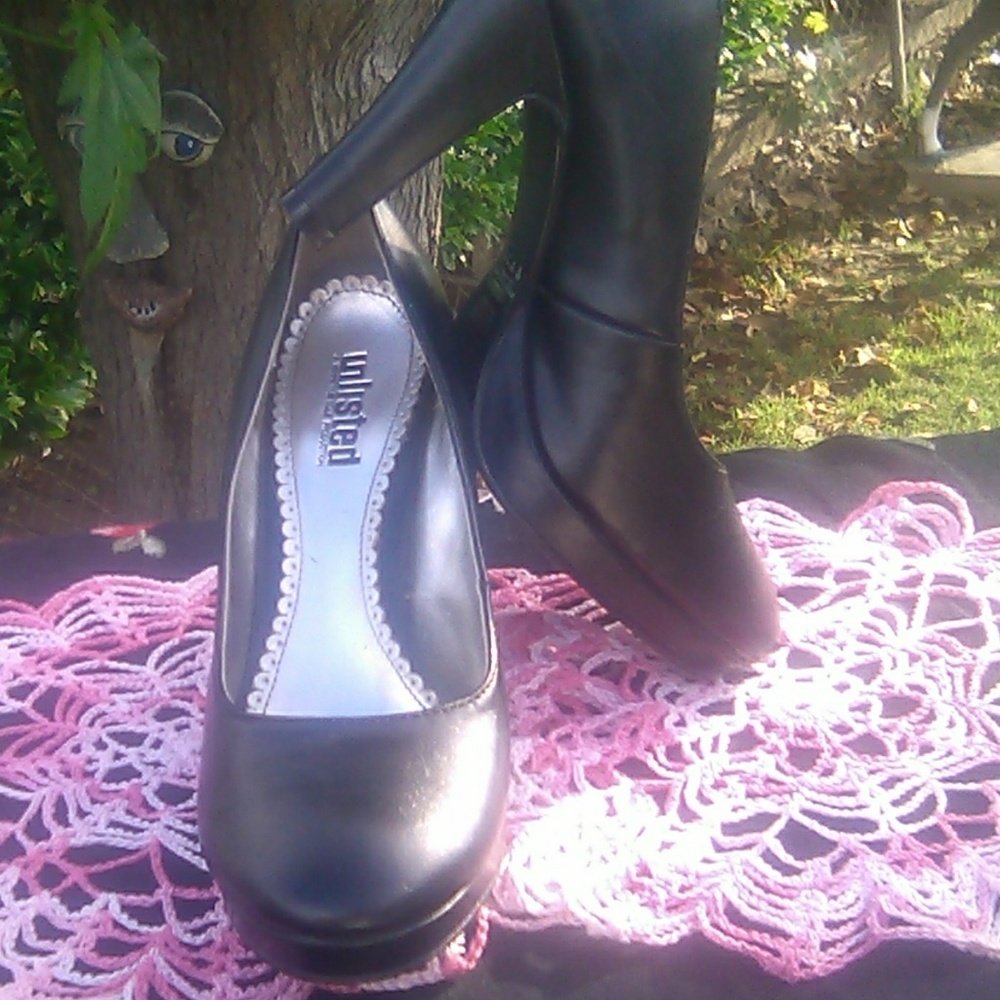 Unlisted ladies black high heel